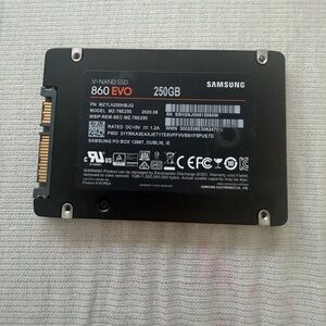 Samsung 860 EVO 250GB V-NAND SSD - Black and Silver